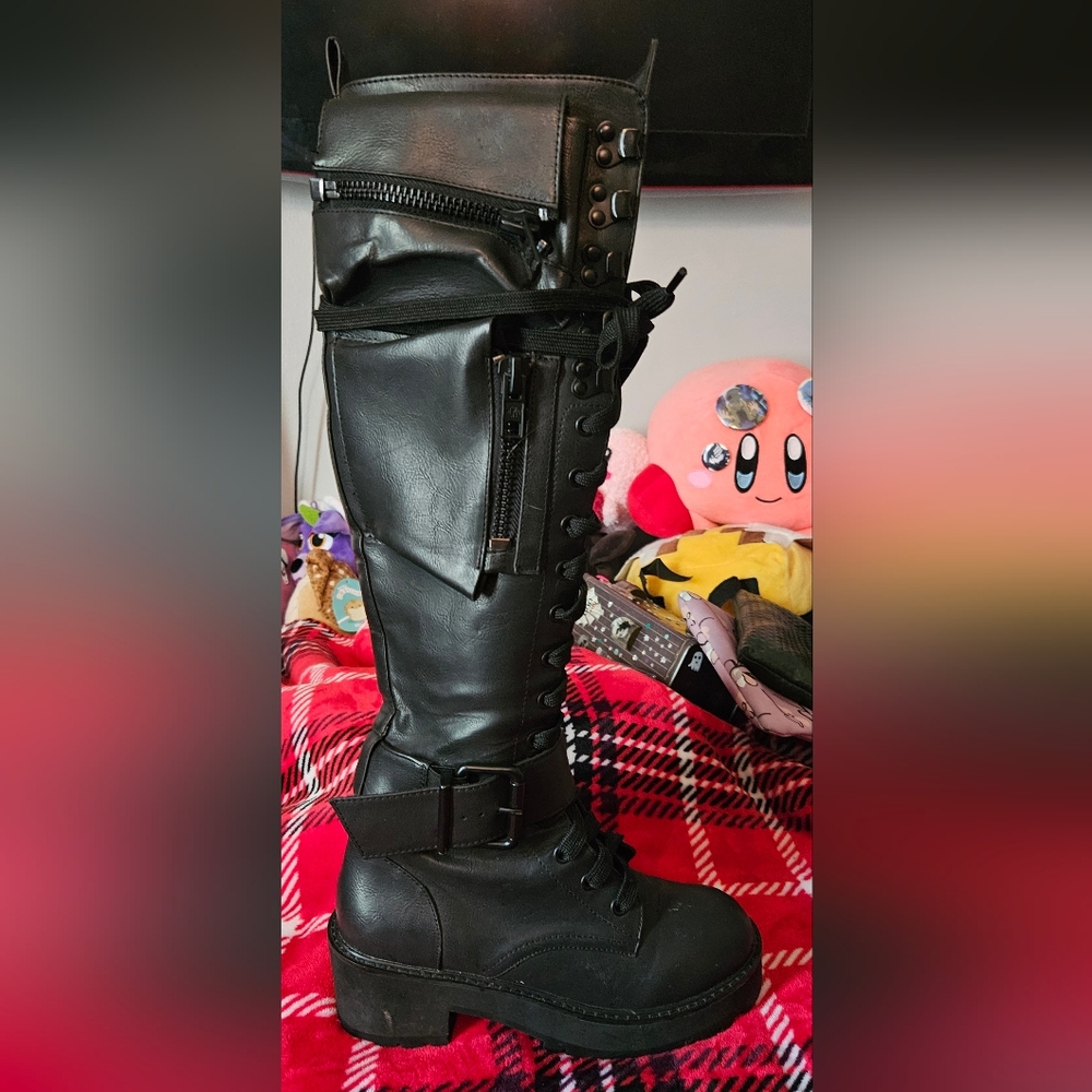 Obsidian Pocket Combat Boots - Size 6 Women's